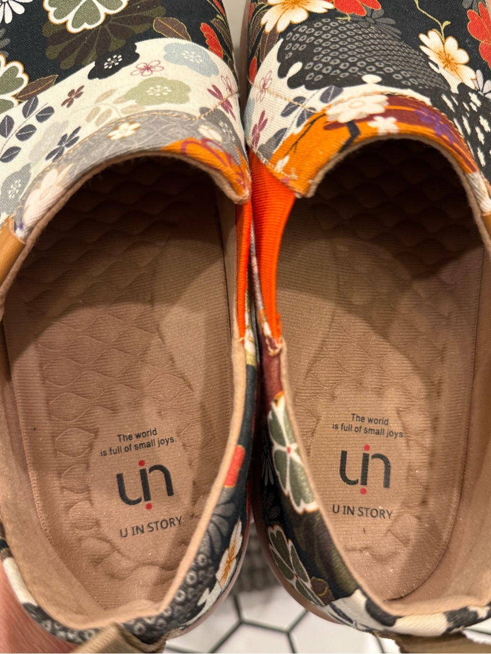 UIN Floral Patchwork Slip-Ons - Picture 6 of 6